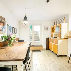  Apartment Gemütliche 3-zkb Wc Souterrainwohnung In Bestlage